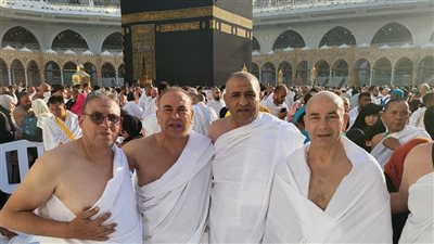 جهاز منتخب مصر بقيادة التوأم يؤدي مناسك العمرة