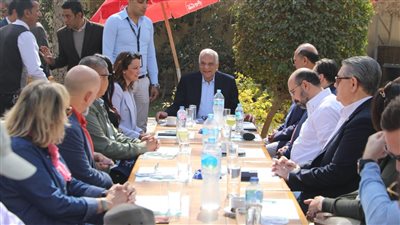 محافظ الجيزة يستقبل سفراء أمريكا اللاتينية خلال زيارتهم للمنطقة الأثرية بالبدرشين (صور)