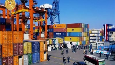 النقل توثق خروج البضائع من الموانئ والجمارك المصرية (فيديو)