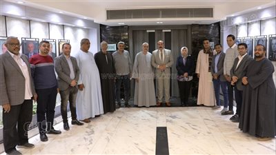 لمواجهة الاحتكار وغلاء الأسعار، محافظ أسوان يلتقي مع ممثلي التجار والجزارين