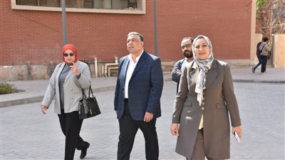 وفد وزارة التخطيط وبنك الاستثمار يتفقد مشروعات جامعة عين شمس