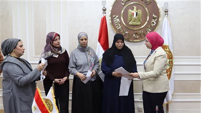 وزارة العمل: تسليم تعويضات لأسر ضحايا عمالة غير منتظمة من 4 محافظات