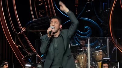 تركي الشيخ يفي بوعده مع مطرب ذي الهمم أحمد البرنس (فيديو)