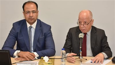 مركز بحوث الشرق الأوسط يناقش 