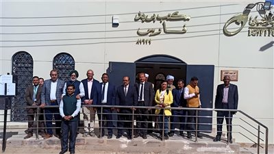 السفير الهندي بالقاهرة يزور مكتب بريد فارس بأسوان ويشيد بتطور البنية التحتية 