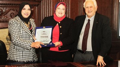 في اليوم العالمي للمرأة، تكريم نماذج مشرفة لسيدات مصر بالمركز الأفريقي في الإسكندرية 
