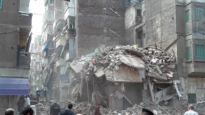 تفاصيل انهيار عقار الورديان في الإسكندرية.. مصرع 4 أشخاص من أسرة واحدة.. ونقل الناجين إلى مساكن الإيواء 