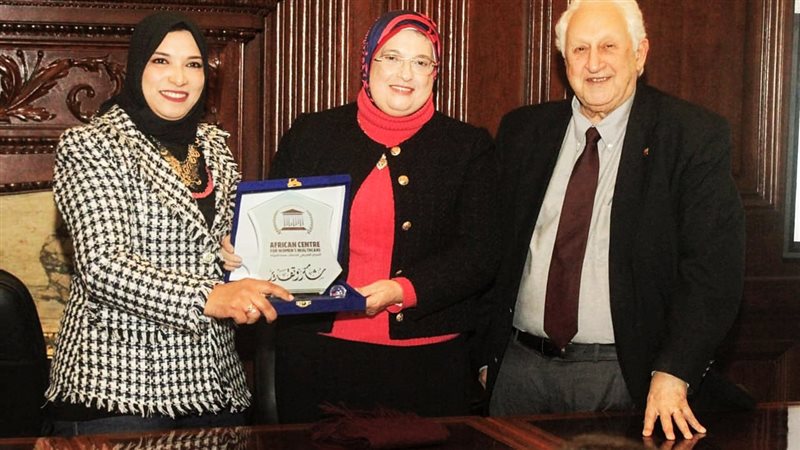  تكريم نماذج مشرفة