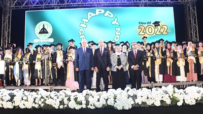 رئيس جامعة عين شمس يشهد حفل تخريج الدفعة 22 أسنان