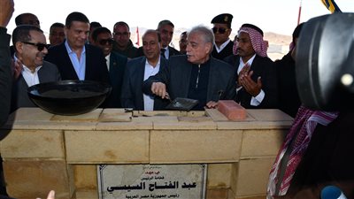محافظ جنوب سيناء يضع حجر الأساس لـ 60 منزلا بدويا في قرية النقب بتكلفة 95 مليون جنيه 
