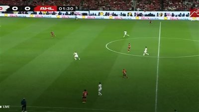 دخول لاعبي فريقي الأهلي والزمالك أرضية ملعب الأول بارك على أغنية 