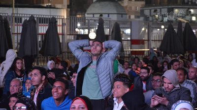 التوتر والقلق يسيطران على أعضاء الزمالك خلال متابعة مباراة كأس مصر بمقر النادي (فيديو وصور) 