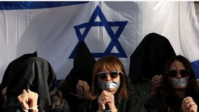 أهالي رهائن إسرائيليين لدى حماس يتلقون 