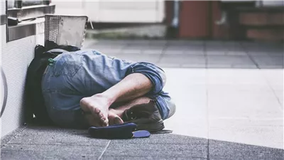 تفسير حلم النوم في الشارع وعلاقته بالفقر الشديد والإصابة بالمرض 