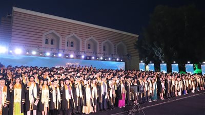 رئيس جامعة عين شمس يشهد حفلة تخرج دفعة 2022 بكلية الطب
