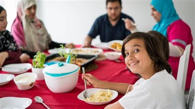 طرق مساعدة الأطفال على صيام رمضان، ونظام غذائي صحي 