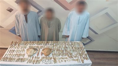 ضبط 3 عناصر إجرامية ببني سويف بحوزتهم 437 قطعة أثرية (صور) 