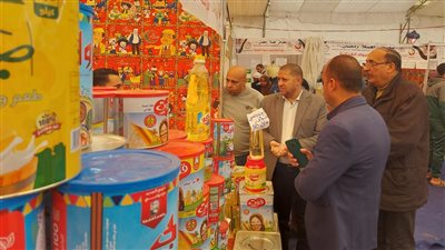 قيادات محافظة البحيرة تتفقد معارض 