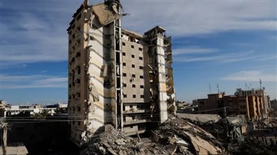 إسرائيل تقصف برجا سكنيا كبيرا في رفح