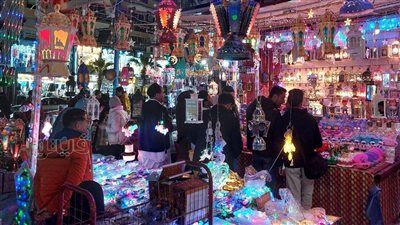 قبل رمضان بساعات، إقبال على محال الفوانيس في مطروح (صور)
