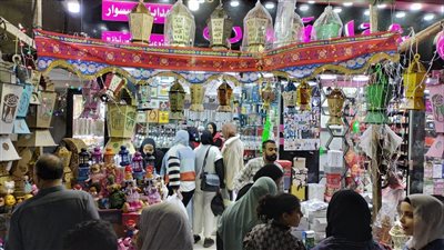 سجادة ومصحف وسبحة ومبخرة.. مكونات بوكس رمضان في المنوفية (فيديو)