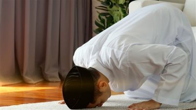 ما حكم الجمع بين الصلوات بسبب العمل؟ الإفتاء تجيب