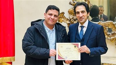 بسام راضي يكرم الشاب المصرى مارك جرجس لتفوقه على مستوى إيطاليا فى الميكاترونكس