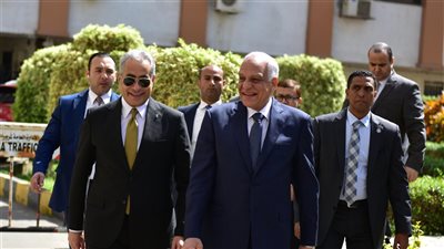 وزير العمل يلتقي محافظ الجيزة في بداية جولة ميدانية (صور) 