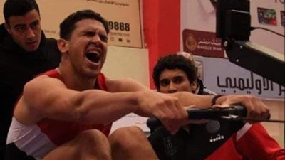 رئيس جامعة حلوان يهنئ ياسين مصطفى لحصوله على الميدالية الفضية في بطولة العالم للتجديف 