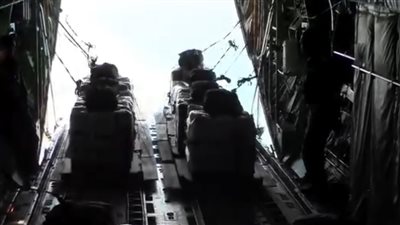 مصر تواصل إسقاط المساعدات الإنسانية والإغاثية على قطاع غزة بمشاركة التحالف الدولي