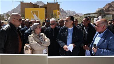 رئيس الوزراء يتفقد المنطقة السكنية بالزيتونة في سانت كاترين (صور)