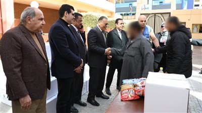 محافظ الشرقية: توزيع 40 ألف صندوق حماية مدنية من حياة كريمة 