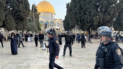الخارجية الفلسطينية: الاحتلال يخدع العالم ويمنع وصول المصلين إلى الأقصى
