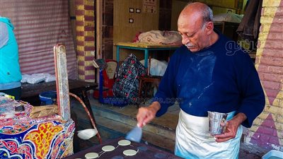 ضمن طقوس المصريين في رمضان، تعرف على أسعار الكنافة والقطايف بمطروح (صور) 