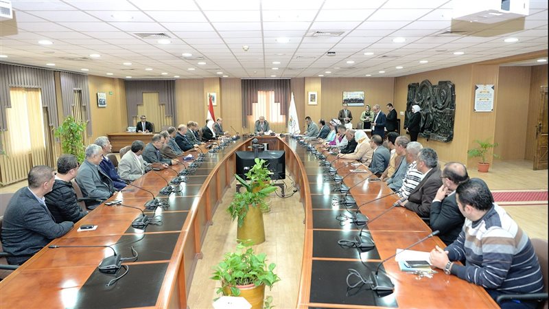 اجتماع لرئيس جامعة