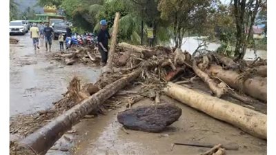 ارتفاع عدد القتلي والمفقودون إثر فيضانات سومطرة الإندونيسية