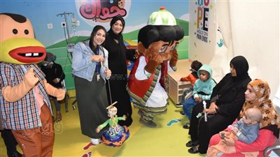 فريق ترفيهي يزور مرضى السرطان بأورام الأقصر في أول أيام رمضان (صور)
