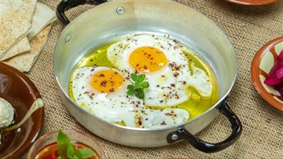 طريقة عمل بيض عيون بالجبن لسحور مميز 