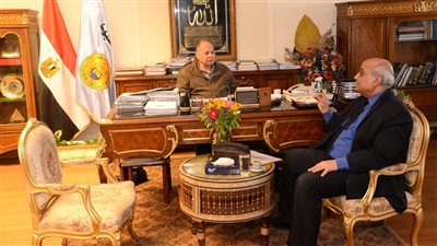 محافظ أسيوط يناقش خطة الأبنية التعليمية للعام المالي الجاري