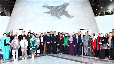 القوات الجوية تنظم احتفالية يوم الوفاء لتكريم عدد من أسر الشهداء 