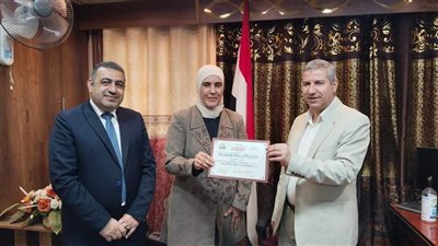 وكيل وزارة التربية والتعليم بدمياط يكرم 3 مدارس لتميزها في أول أيام رمضان