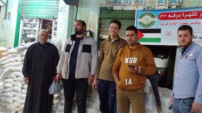 تسليم وتوزيع مساعدات عينية ووجبات جاهزة للأسر الأولى بالرعاية بالدقهلية 