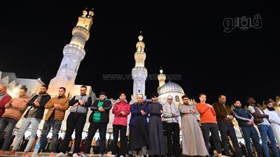 قلوب خاشعة وأجناس شتى، 25 صورة ترصد صلاة التراويح في ثاني ليالي رمضان من الجامع الأزهر