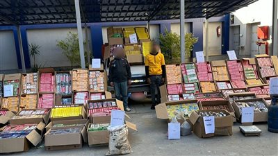 المفرقعات والألعاب النارية بها مواد قاتلة.. خبير أمني: مصنعة من مخلفات ودانات الحروب.. والمؤبد عقوبة الترويج للتجارة بها أون لاين