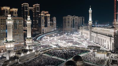 إفطار الصائمين في الحرم المكي باليوم السادس من شهر رمضان (فيديو) 