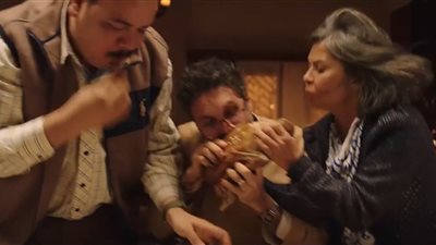 مسلسل أشغال شقة الحلقة الثالثة، عائلة هشام ماجد يصابون بالشره بسبب أكل إيمان السيد (صور)