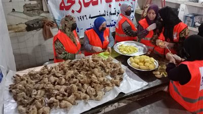 توزيع 250 وجبة للحالات الأولى بالرعاية يوميا في مبادرة القومي للمرأة بالوادي الجديد 