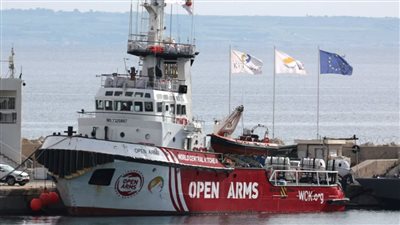  انطلاق أول سفينة تحمل مساعدات إنسانية إلى غزة من قبرص