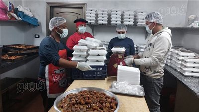 روماني عجايبى، مسيحي يقيم مائدة الرحمن لإفطار الصائمين طوال شهر رمضان بالأقصر (صور)