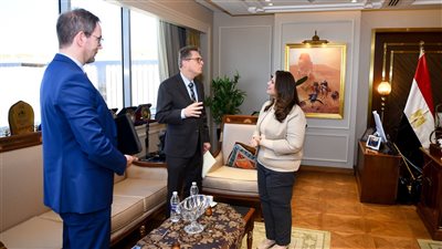 وزيرة الهجرة تبحث مع السفير الألماني تعزيز التعاون المشترك 